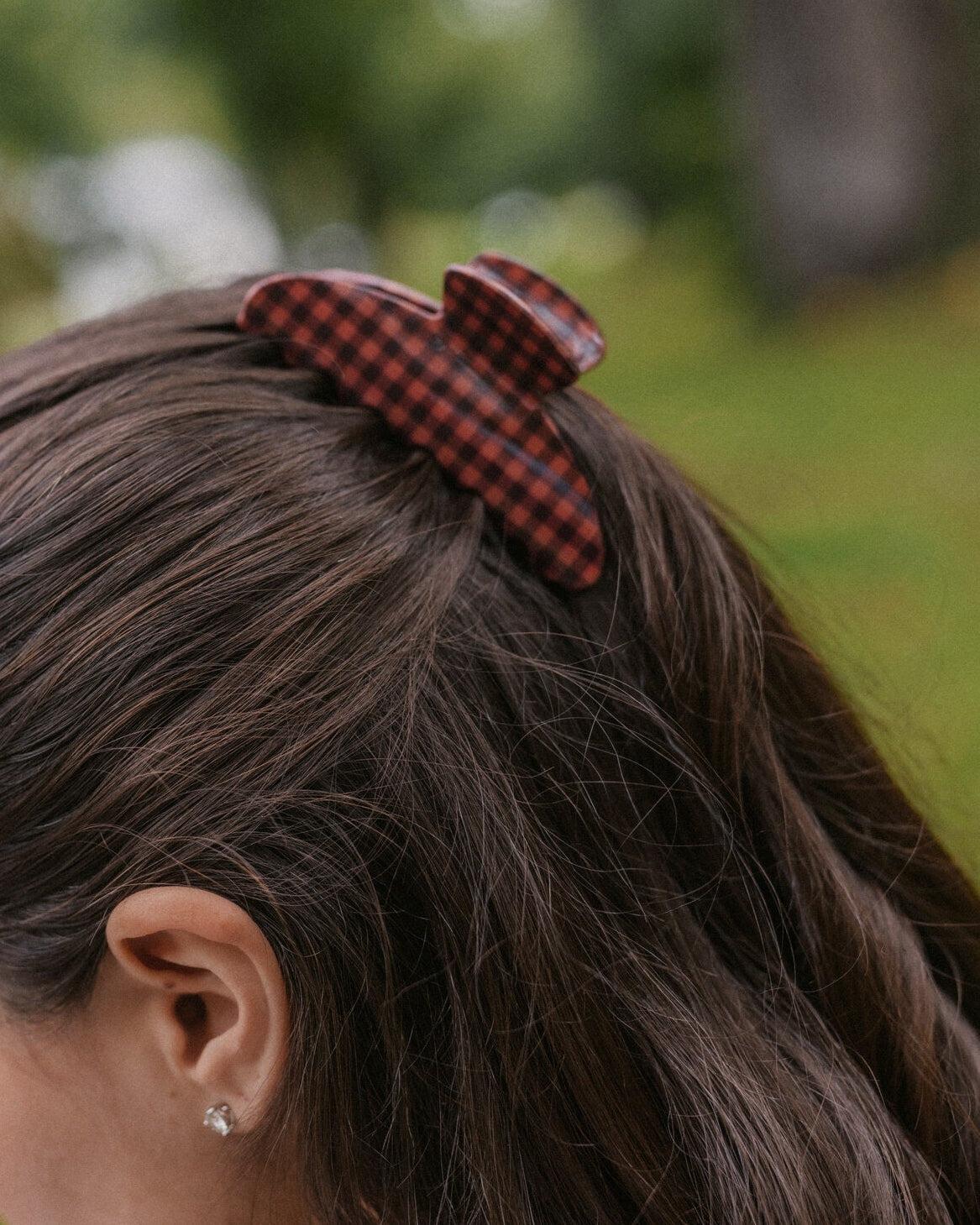 The Clip in Cinnamon gingham on a picnic basket